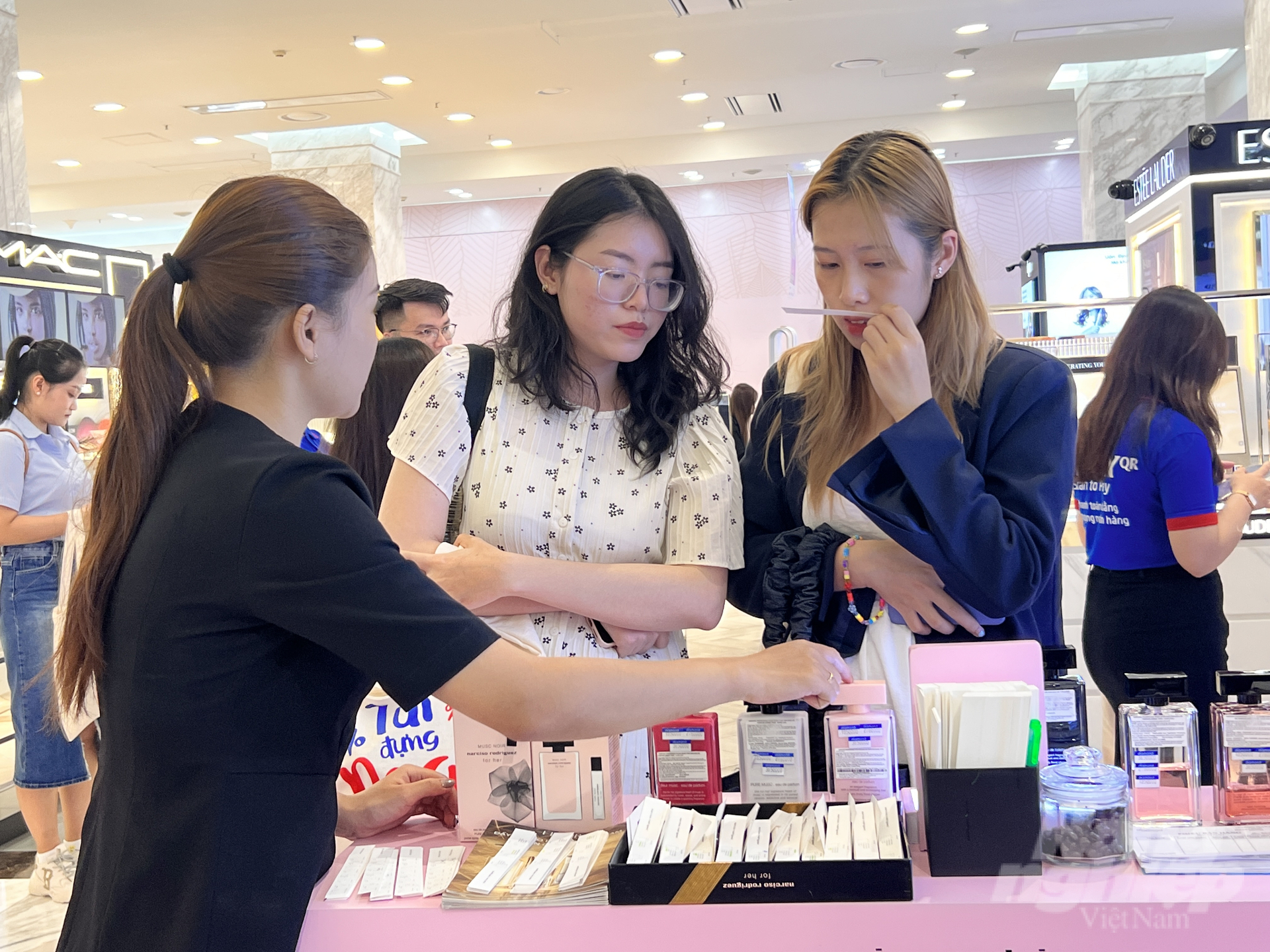 120 thương hiệu hàng hiệu nổi tiếng tung khuyến mãi khủng