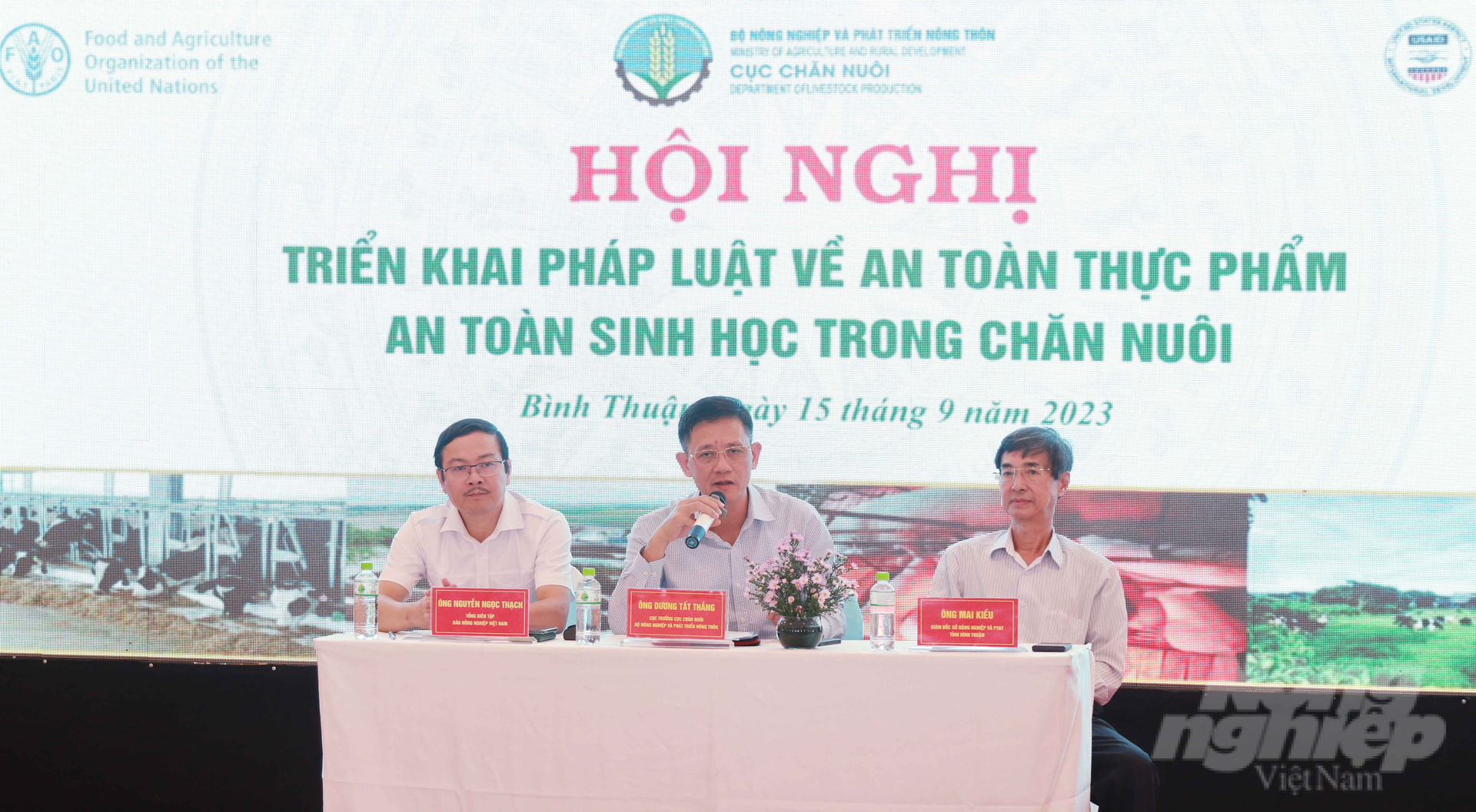 Chăn nuôi phải gắn với môi trường xanh và nói không với chất cấm