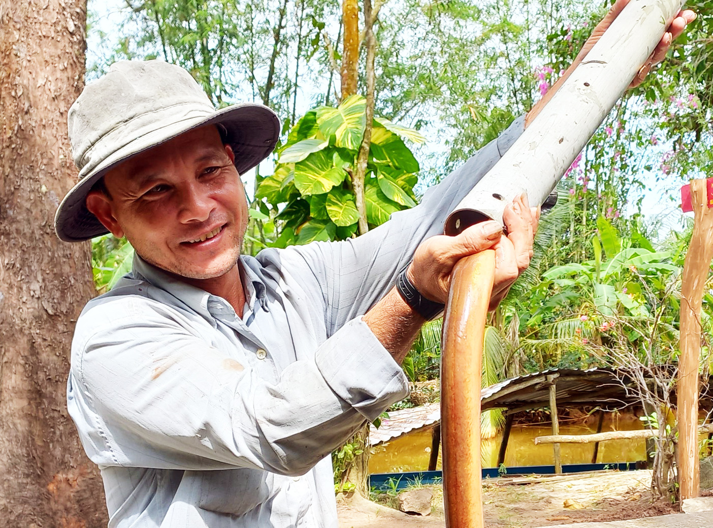 Bí quyết bắt lươn đồng béo vàng dưới cánh rừng U Minh Hạ