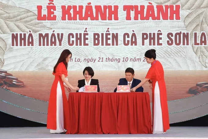 WinCommerce ký ghi nhớ đưa cà phê Sơn La vào hệ thống bán lẻ