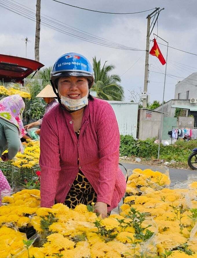 Hoa Tết tiêu thụ chậm